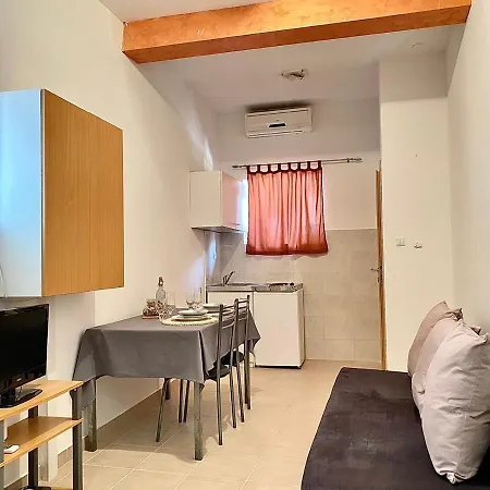 Helen Apartment *